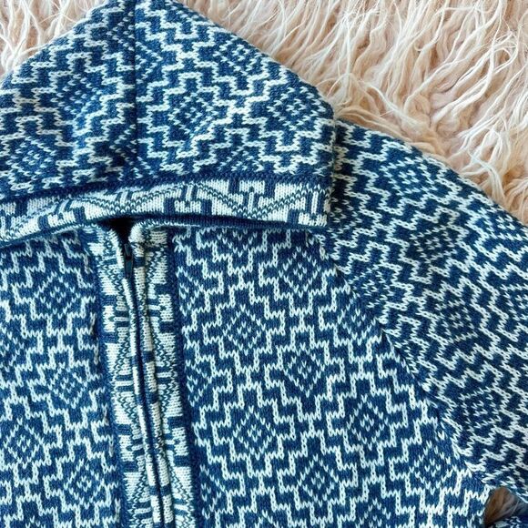 Men's Blue Geometric Zip-Up Sweater - Picture 2 of 3